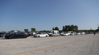 Gurbetçiler dönüş yolunda Kapıkule’deki ”park sistemi” ile sınırı daha rahat geçiyor