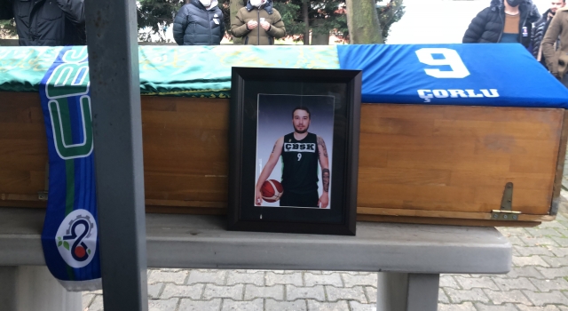 Tekirdağ’da ölü bulunan basketbolcu Ziya Berhan Kılıç’ın cenazesi toprağa verildi