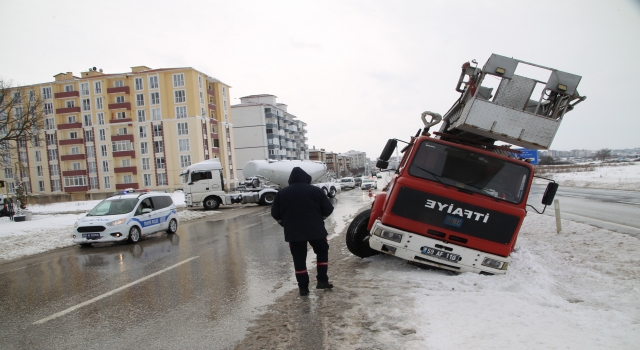 Kapaklı’da ihbara giden itfaiye aracı kaza yaptı