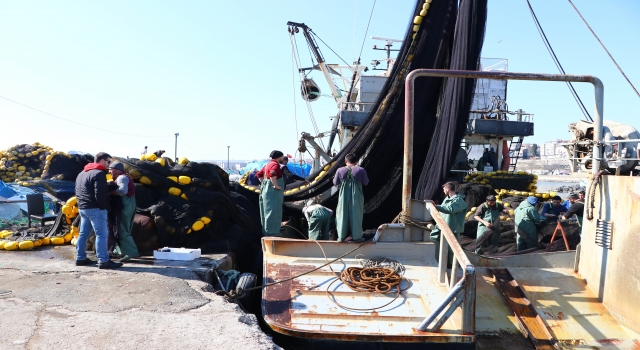 Tekirdağlı balıkçılar, Marmara’daki deniz salyası yüzünden dümeni Karadeniz’e kıracak