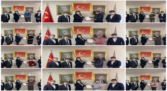 AK Parti Edirne İl Başkanı Belgin İba, mahalle başkanlarına mazbatalarını teslim etti