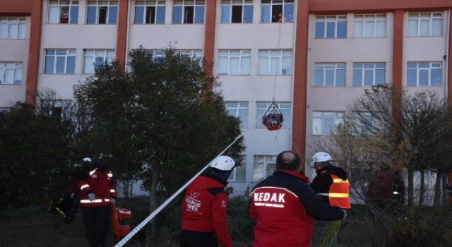Keşan’da üniversite binasında deprem tatbikatı düzenlendi