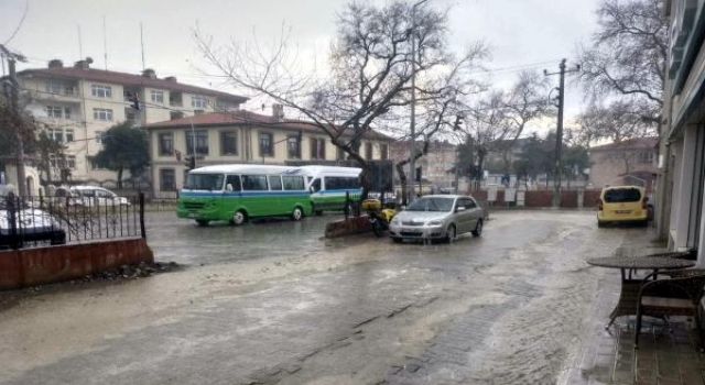 Şarköy’de dolu yağdı