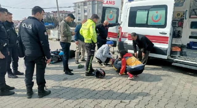 Minibüse çarpan motosiklet sürücüsü yaralandı