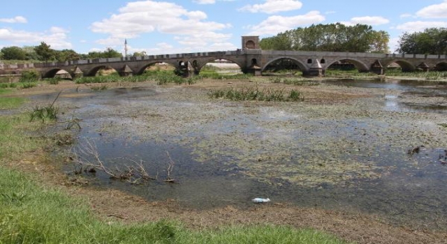 Tunca Nehri’nde su seviyesi yüzde 50 düştü, üretici endişeli