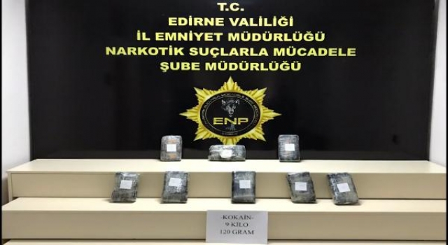 Edirne’de sürücü koltuğunun altına gizlenmiş 9 kilo kokain ele geçirildi