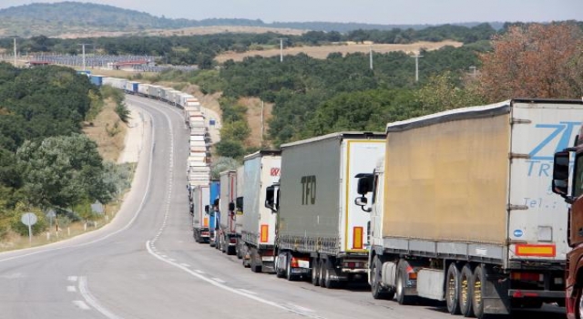 Hamzabeyli’de 20 kilometrelik TIR kuyruğu