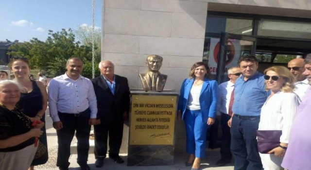 Şarköy Cemevi’nde Atatürk büstü açıldı
