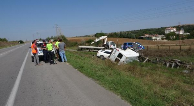 Edirne’de otomobil kamyonete çarptı: 2 yaralı