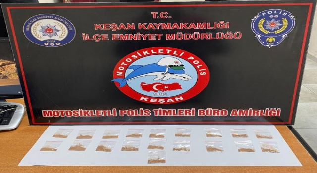 Üzerinde uyuşturucuyla yakalanan 2 kişi gözaltına alındı