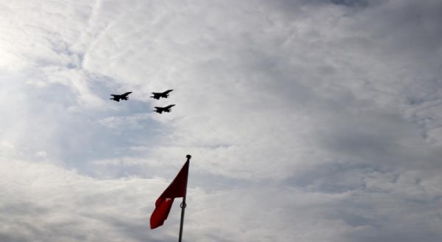 Edirne’nin kurtuluş kutlamalarında F-16’larla gösteri uçuşu