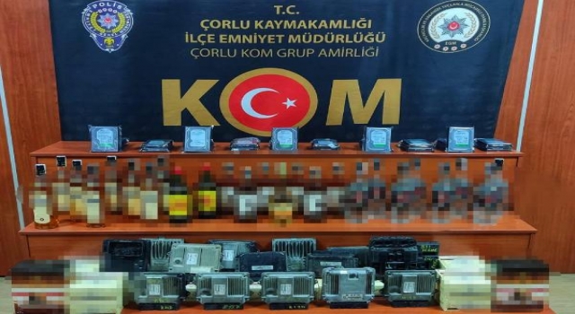 Bulgaristan’dan gelen minibüste kaçak içki ele geçirildi; 2 gözaltı