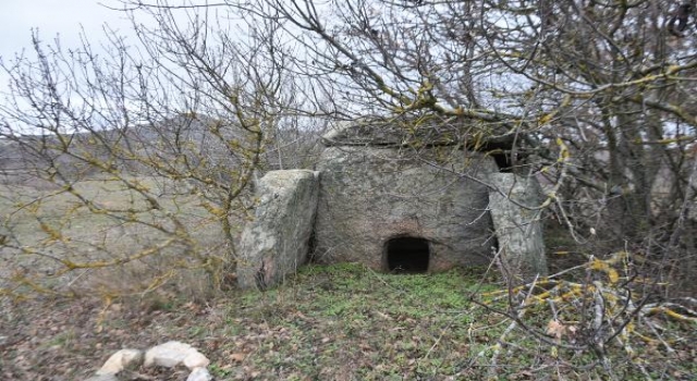 Prof. Dr. Beksaç: Trakların kültürel mirası dolmenler acilen korunmalı