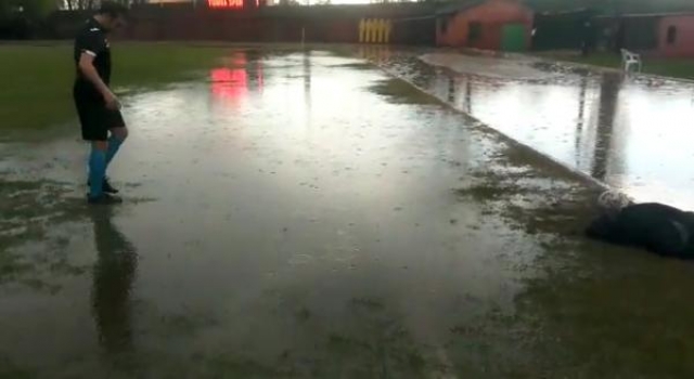 Edirnespor - Yomraspor maçı yağış nedeniyle ertelendi