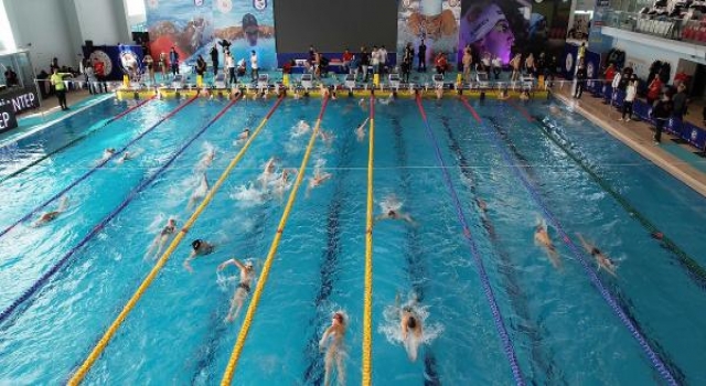 Yüzmede milli takım ve olimpiyat seçmeleri Edirne’de başladı