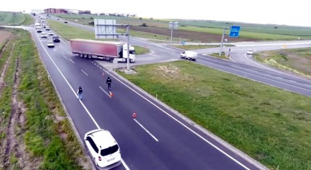 Dronla takip edilen TIR’da, 10 milyon liralık kaçak sigara ele geçirildi