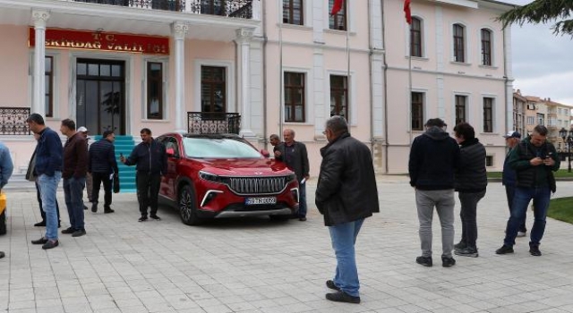 Togg Tekirdağ’da sergilenmeye başladı; selfie yaptılar