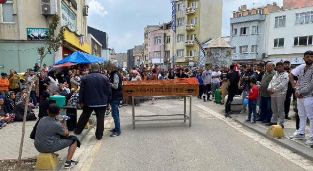 Cezaevindeki anne ve baba, kızlarının cenazesine özel izinle katıldı