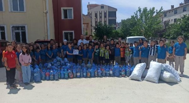 Keşan’da ilkokul öğrencilerinden mavi kapak kampanyasına destek