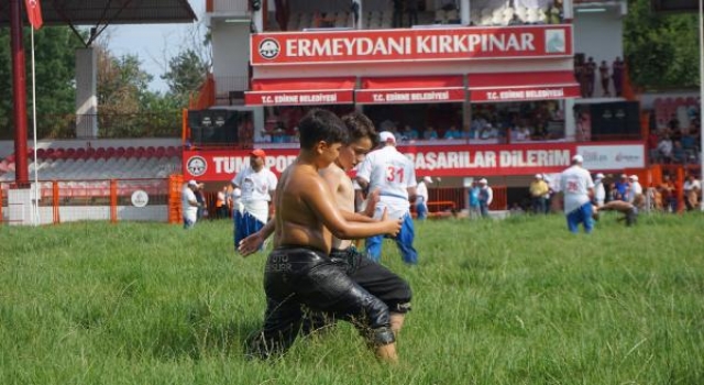 Kırkpınar, minik pehlivanların Er Meydanı’na çıkmasıyla başladı