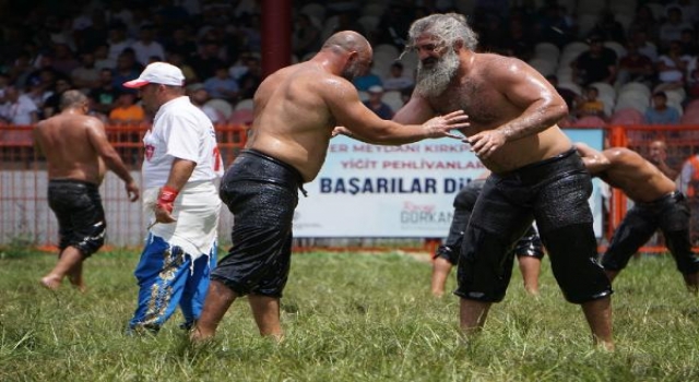 Kırkpınar’da başpehlivanlık güreşlerinde ilk tur tamamlandı