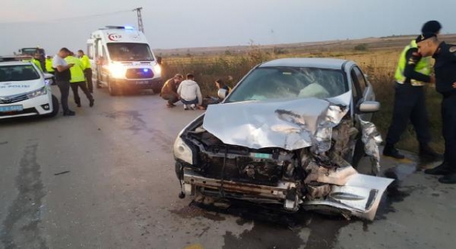 ’Dur’ ihtarına uymayan aracı takip eden ekip otosu, traktörle çarpıştı, 2 polis yaralandı