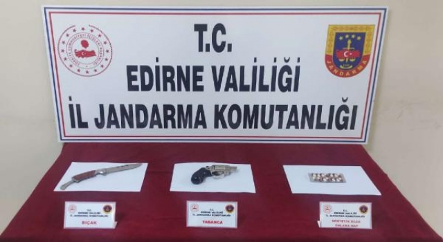 Edirne’de 2 evde yapılan aramada uyuşturucu ve silah ele geçirildi