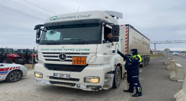 Edirne’de yolcu ve eşya taşıyan araçlara kış lastiği denetimi