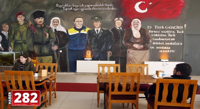 Tekirdağ'da güzel sanatlar öğrencisi hastanenin kantin duvarına Türkiye'nin kahramanlarını resmetti