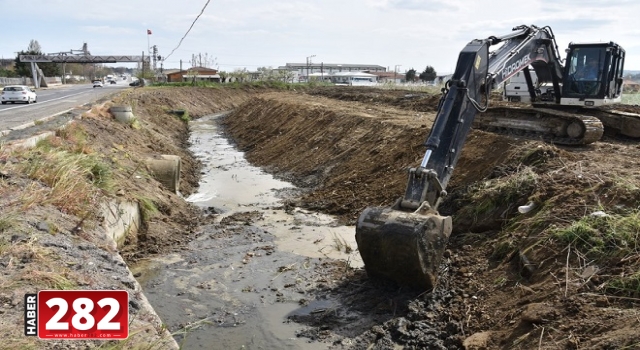 Büyükşehir Belediyesi Dere Islah Çalışmalarına Devam Ediyor