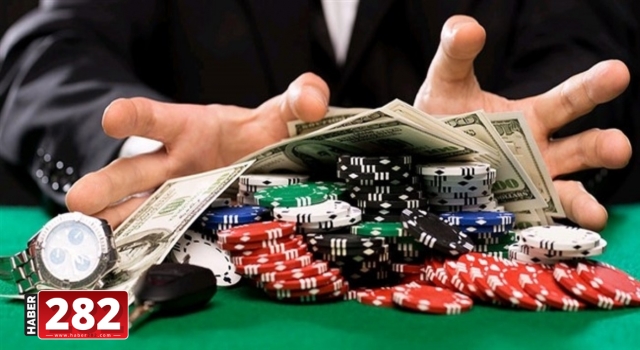 Tekirdağ'da bir iş yerinde kumar oynayan 12 kişiye 49 bin 800 lira ceza