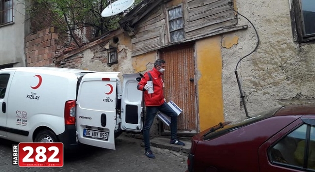 Türk Kızılay Tekirdağ'da ihtiyaç sahiplerine gıda kolisi dağıttı