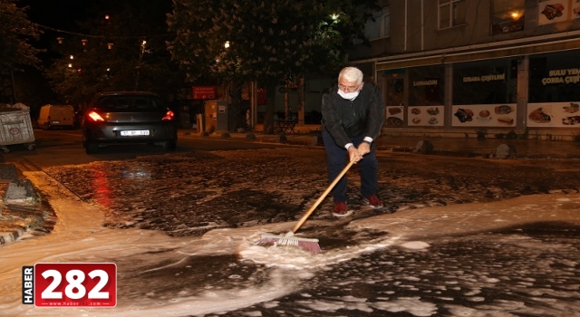 Başkan Yüksel Kendi Elleriyle Sokakları Fırçaladı