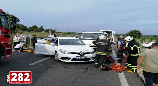 Tekirdağ'daki trafik kazasında aracında sıkışan sürücü itfaiye ekiplerince kurtarıldı