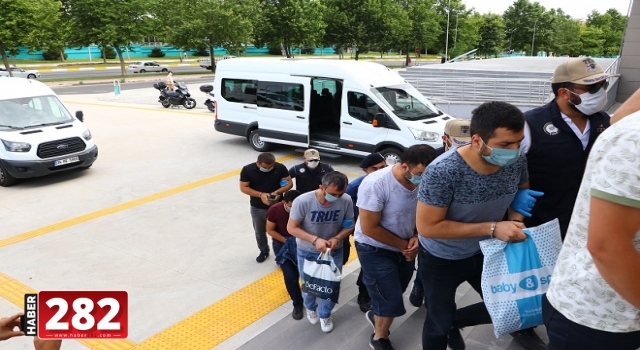 Tekirdağ'da FETÖ operasyonunda gözaltına alınan 6 zanlı adliyeye sevk edildi