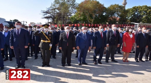 30 Ağustos Zafer Bayramı Kutlamaları Çelenk Sunma Töreni İle Başladı