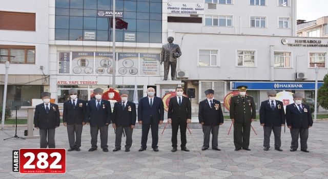 Hayrabolu ilçesinde, 19 Eylül Gaziler Günü dolayısıyla tören düzenlendi.