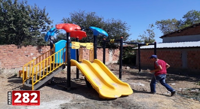 Kırsal mahalleler çocuk parkları ile donatılıyor