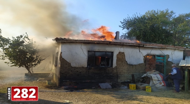 Malkara'da bir ev yangında kullanılamaz hale geldi