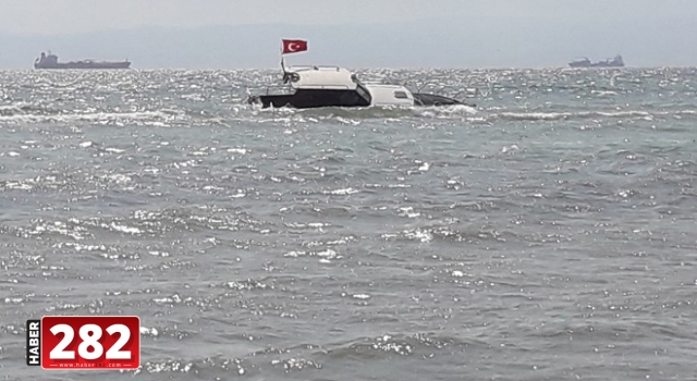 Tekirdağ'da karaya oturan teknedeki 3 kişi sahil güvenlik ekiplerince kurtarıldı