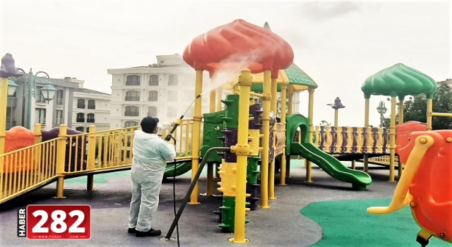 Çocuk parkları dezenfekte edildi