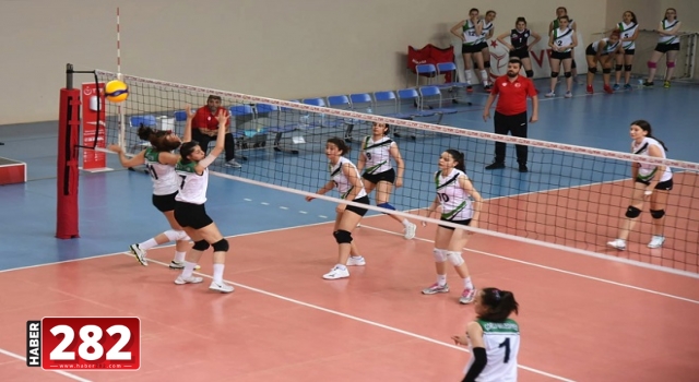 ÇBSK Kadın Voleybol Takımımız Tarih Yazdı