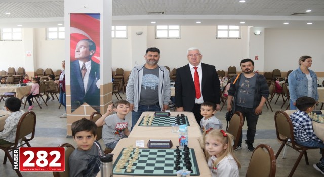 Ergene Belediyesi’nin satranç turnuvasına yoğun ilgi