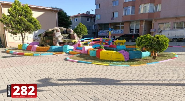 Saray Belediyesi parkları renklendiriyor.