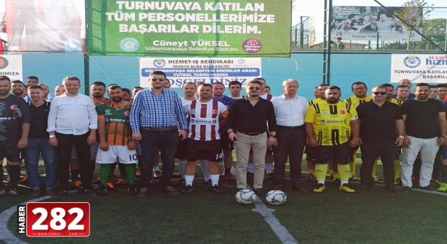 Süleymanpaşa Belediyesi çalışanları Hizmet İş Sendikası Halı Saha Turnuvası başladı.