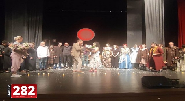 SÜLEYMANPAŞA' da Belediye Konservatuvarı Tiyatro Bölümü öğrencileri ayakta alkışlandı !