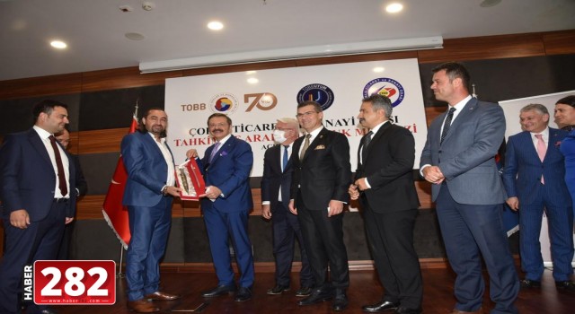 Çorlu'da tanınmış iş insanlarından Görkem Bardak TOBB Başkanı Rifat Hisarcıklıoğlu'nuÇorlu için yeni kazandıracağı yatırımların açılışına davet etti.