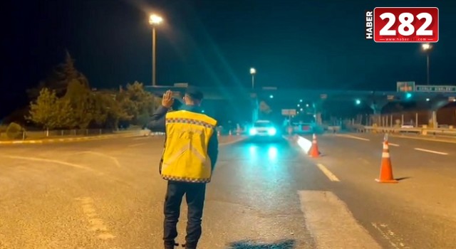 Saray'da 9 kaçak göçmen ile 2 organizatör yakalandı