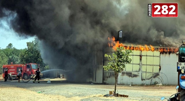 Marmaraereğlisi ‘ndeki Mithat SOYLU ‘ya ait depoda 10 bin balya saman yandı