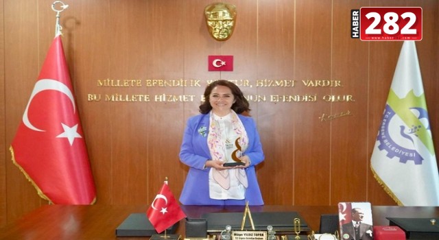 ERGENE BELEDİYE BAŞKANI MÜGE YILDIZ TOPAK’A BÜYÜK ONUR: “EN BAŞARILI İLÇE BELEDİYE BAŞKANI” ÖDÜLÜ